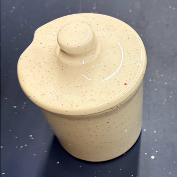 McCoy Strawberry Ceramic Jam Jar with Lid - Picture 4 of 7